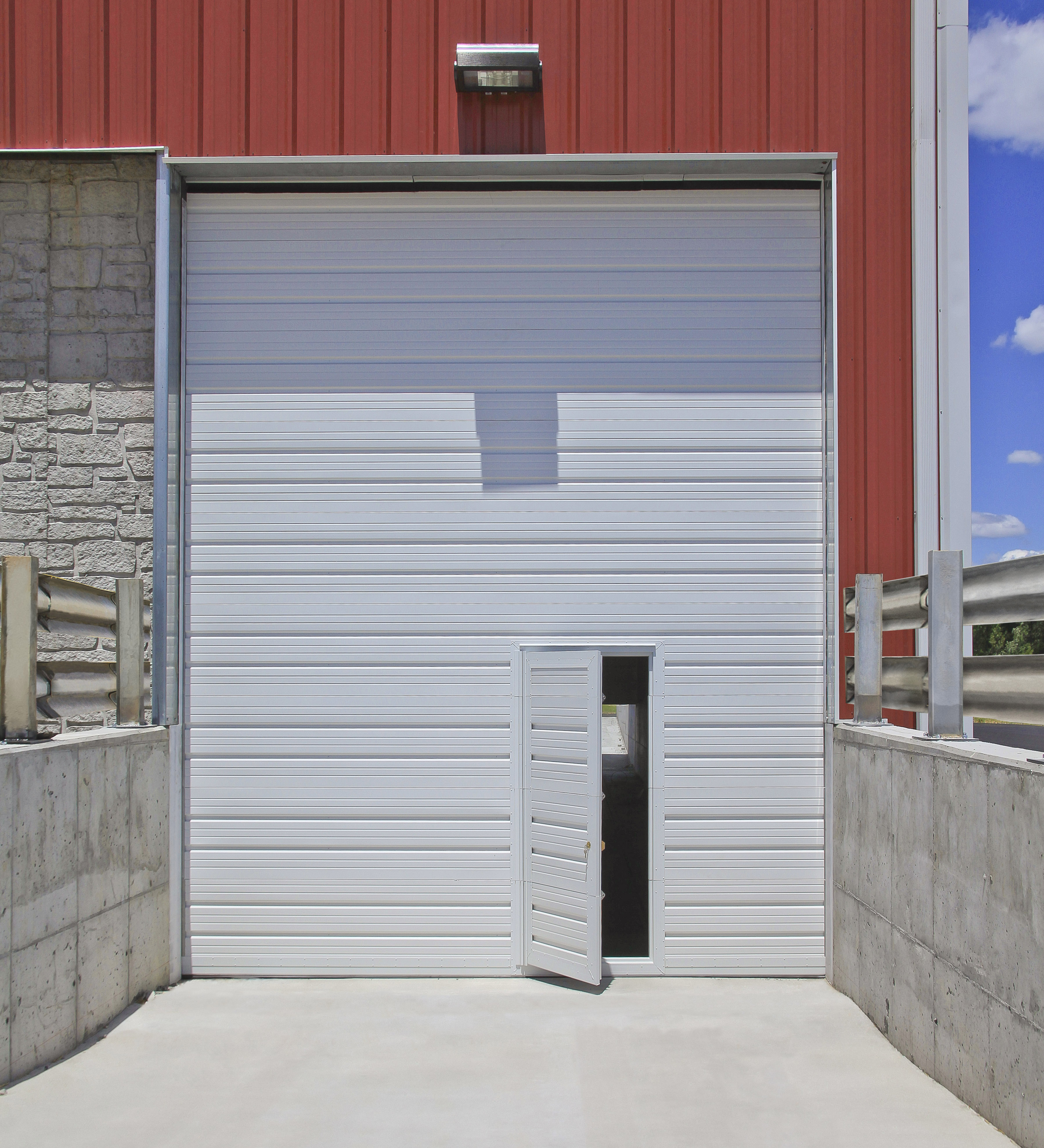 500 series garage door with entry door